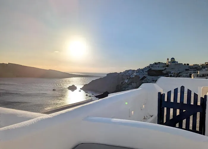 Oia's Secret * Oia (Santorini)