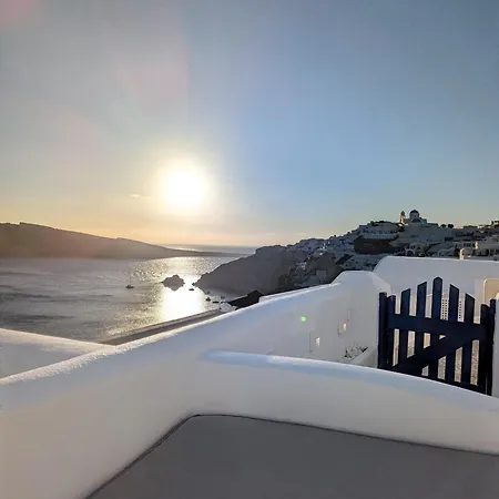 Oia's Secret * Oia (Santorini)
