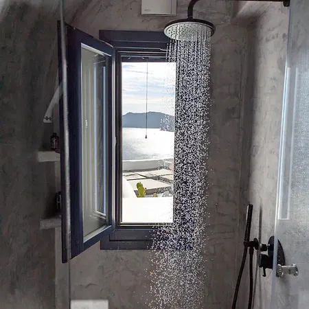 Oia's Secret Villa