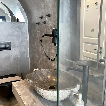 Oia's Secret Villa *