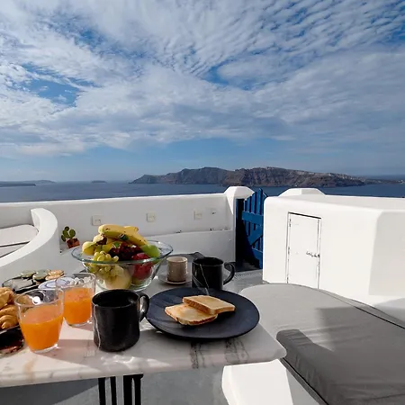 Oia's Secret Villa