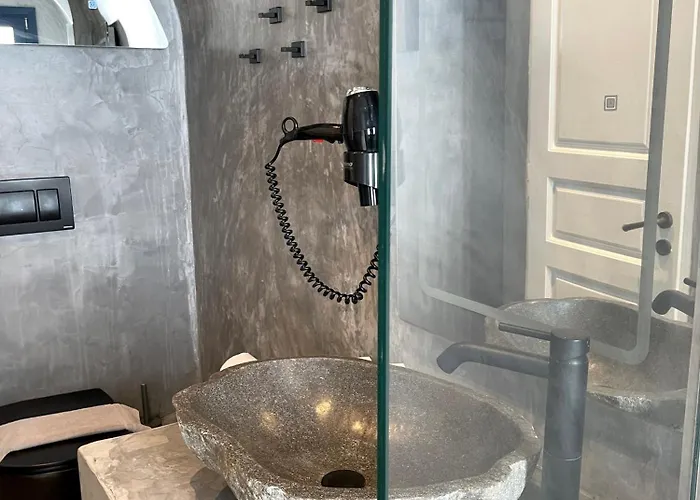 Oia's Secret Villa *